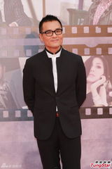 组图：曾志伟生日主持金像奖 郑中基携妻亮相