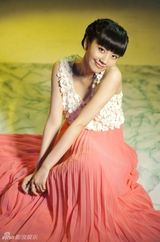 组图：刘惜君初春暖情写真 红裙飞舞小露性感