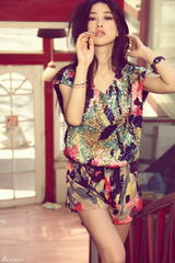 组图：朱珠拍清新写真集 清新简约大方