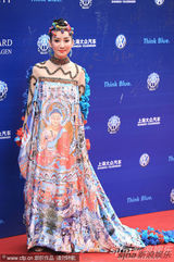 组图：华鼎奖红毯杨丽萍萨顶顶演绎最炫民族风