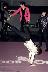 高清组图：韩团2PM出席活动劲歌热舞点燃激情