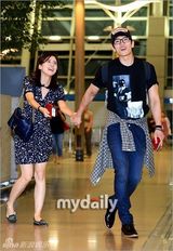 组图：韩星池城李宝英赴西班牙拍婚纱照