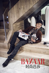 组图：朱雨辰居家写真曝光 自然随性别具魅力