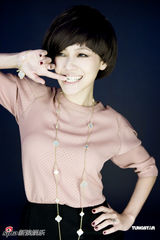 高清组图：小S烟熏妆出镜大玩冷艳美 扮夜生活Disco女孩