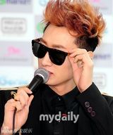 组图：SJ宣传个唱黑装帅酷 4月征战南美