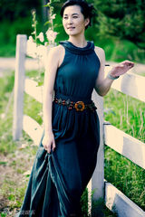 幻灯图：新灭绝王菁华田园写真 憧憬幸福的快乐女人