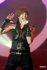 高清组图：黄晓明香港性感开秀 无惧广东话不标准被