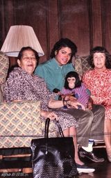 幻灯图集：杰克逊珍贵生活照曝光 旧照显现欢乐时光