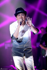 组图：歌手2邓紫棋白裙优雅 茜拉满文军补位