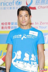 组图：郭富城演床戏尴尬 被问绯闻女友闪人