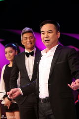 组图：岳跃利钱泳辰节目现场上演父子情