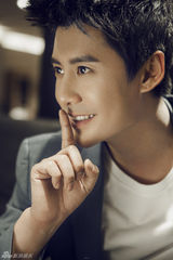 组图：张天其最新写真 阳光笑容传递温暖