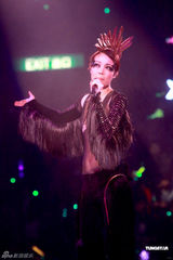 组图：容祖儿尾场演唱会性感热舞 动作狂野令人窒息 