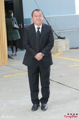 组图：方逸华跪拜邵逸夫 刘德华张学友致祭