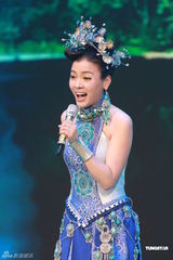 组图：陈思思开唱人气火爆 曾志伟主持twins任嘉宾