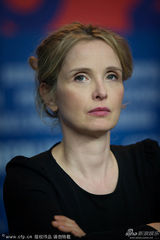 组图：《爱在午夜降临前》发布 伊桑朱丽耳语