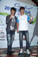 组图：李圣杰黄品源结缘网球 为网球明星赛做宣传