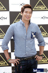 组图：郑糠云等出席野营节目《Adrenaline》发布会