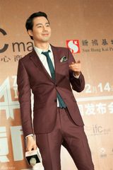 高清图：长腿男神赵寅成亲和 大摆POSE不忘卖萌