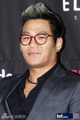 组图：韩国组合Vibe出道10周年举行纪念演出