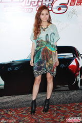 组图：《狂野时速6》港首映 JessicaC露背性感