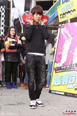 组图：王思平怀秋情人节发一元红包宣传新剧