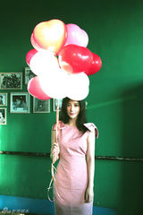 组图：熊乃瑾登杂志封面 投身微公益聊女性宣言