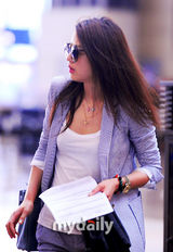 组图：全智贤金慧秀赴香港拍新片 任达华将加盟