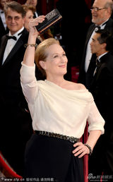 组图：铁娘子梅丽尔-斯特里普干练现身气场十足