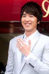 幻灯图：赵又廷代言挑战求婚戏码 诠释完美新郎