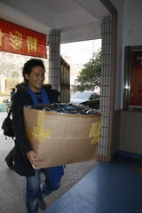 高清组图：丁子峻上海为智障儿童送温暖