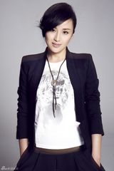 组图：傅淼曝复古写真温文尔雅大方自信