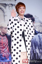 组图：韩团TEEN TOP携新碟回归 首唱会帅气