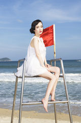 高清图：霍思燕《新旅行》复古红唇大秀美腿