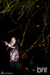 组图：韩歌手李文世首尔个唱 5万张门票售罄