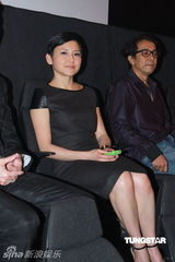 组图：林忆莲红馆开唱从天而降 与男舞伴跳贴身辣舞