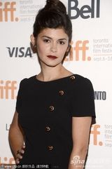 组图：奥黛莉-塔图优雅亮相《寂寞的心灵》首映