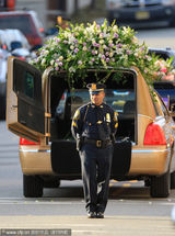 组图：惠特尼休斯顿葬礼现场 众人致辞哀悼