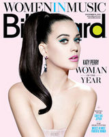 组图：凯蒂-佩里桃红裙丰乳翘臀 获 B i l l b o a r d 年度女性