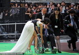 组图：东京电影节开幕 《转山》导演坐轮椅走绿毯