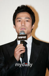 幻灯图集：尹世雅池珍熙出席《平行理论》媒体首映