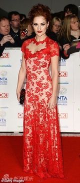 组图：英国家电视奖星光璀璨 蕾丝爆乳风情万种