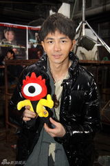 幻灯图：电影《绝恋》开机 杨子携黄圣依李曼亮相