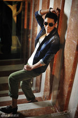 组图：于晓光拍摄主题写真 演绎心灵寻找与回归