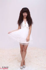 组图：郭书瑶深V白裙秀豪乳表情甜美