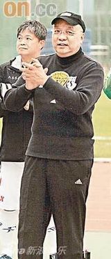 幻灯组图：尹志强纪念球赛 梁汉文头球破门慰舅父