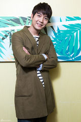 高清组图：新浪娱乐独家对话韩星赵显宰