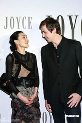 幻灯图：张曼玉成慈善晚宴焦点 杨千嬅不慰问郑中基