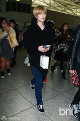 组图：TEENTOP现身机场 飞往台湾开个唱