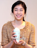 组图：韩国花样滑冰公主金妍儿代言瓷器亲和宣传